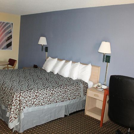 Days Inn By Wyndham Byron Exterior foto