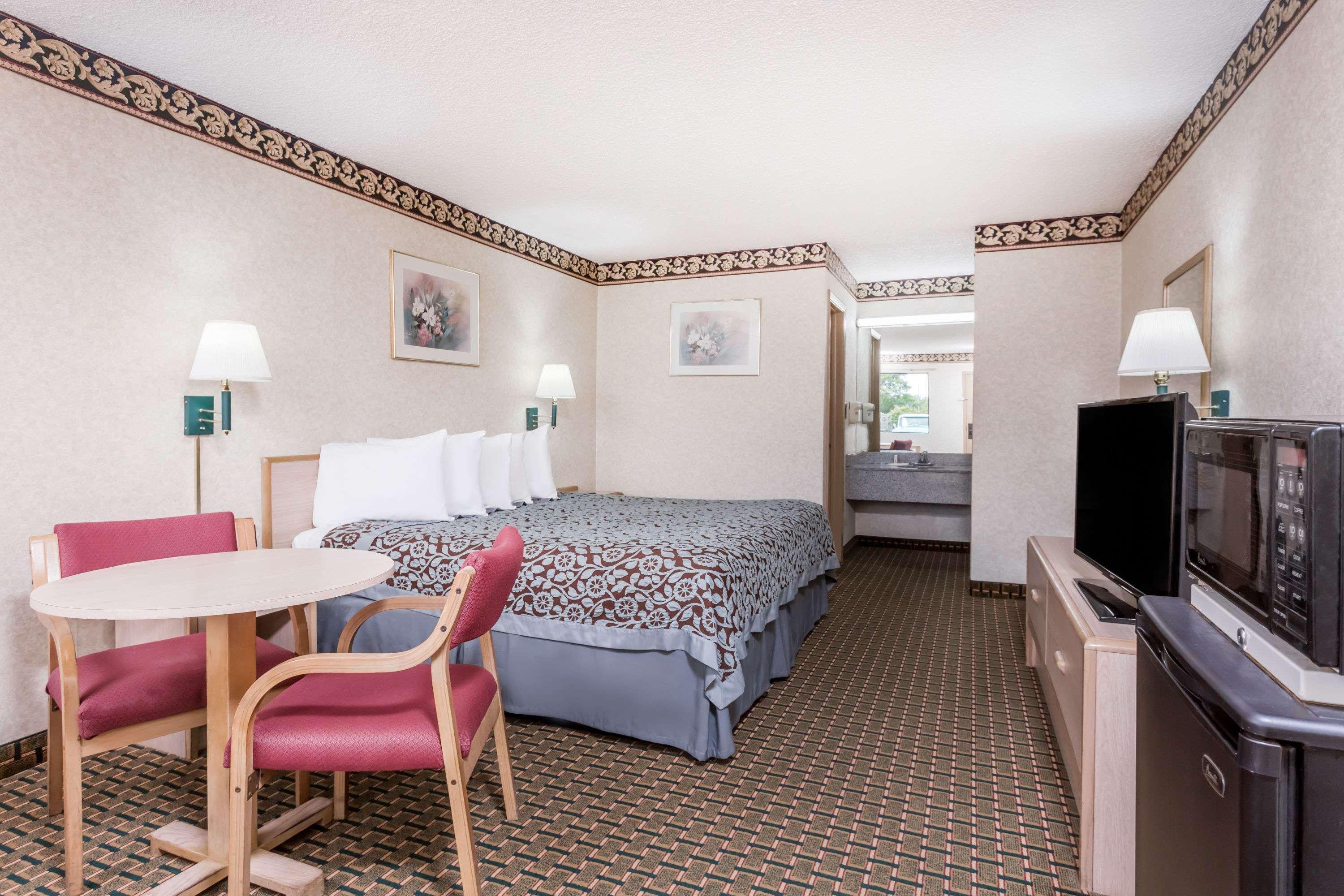 Days Inn By Wyndham Byron Exterior foto