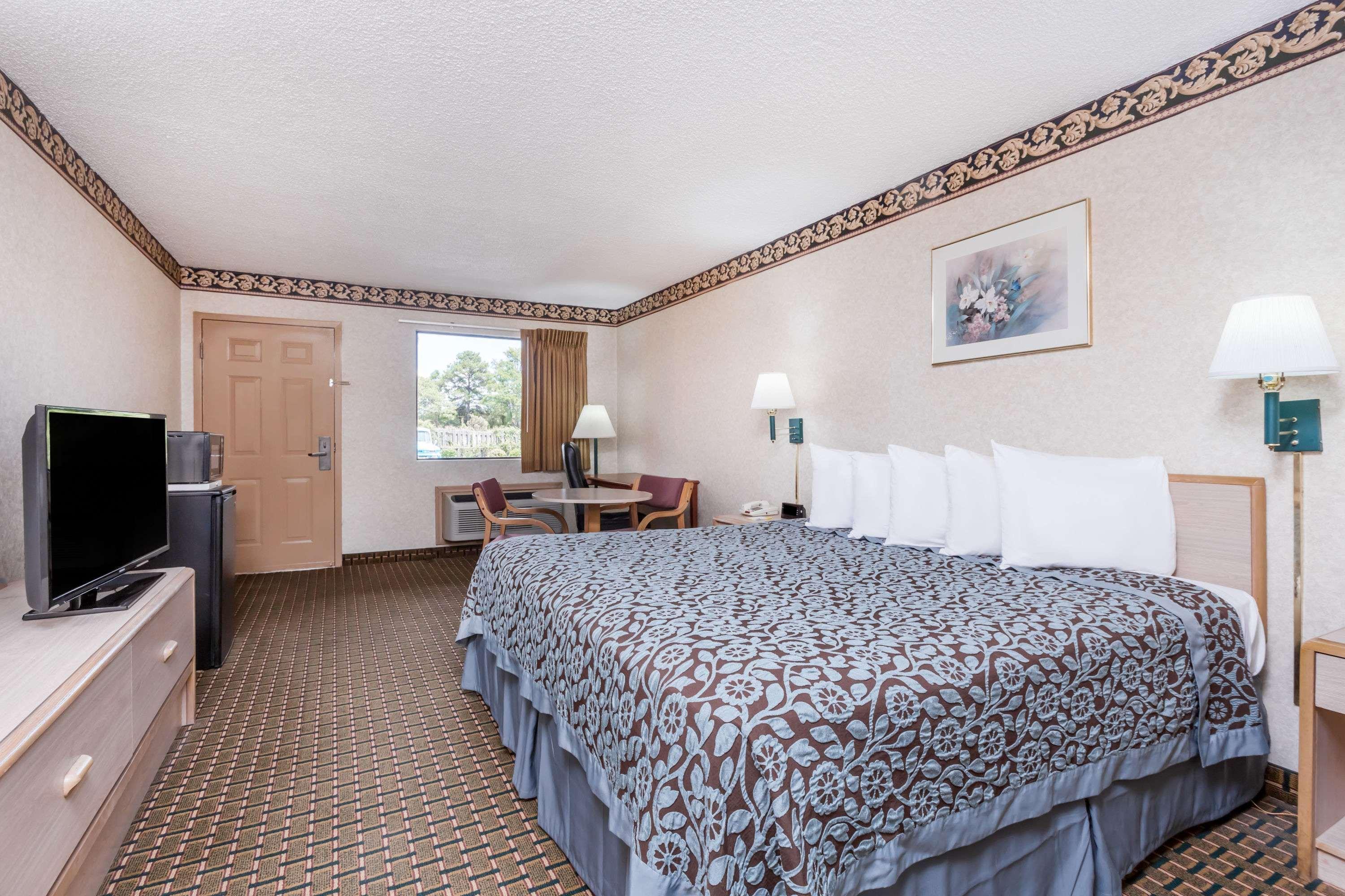 Days Inn By Wyndham Byron Exterior foto