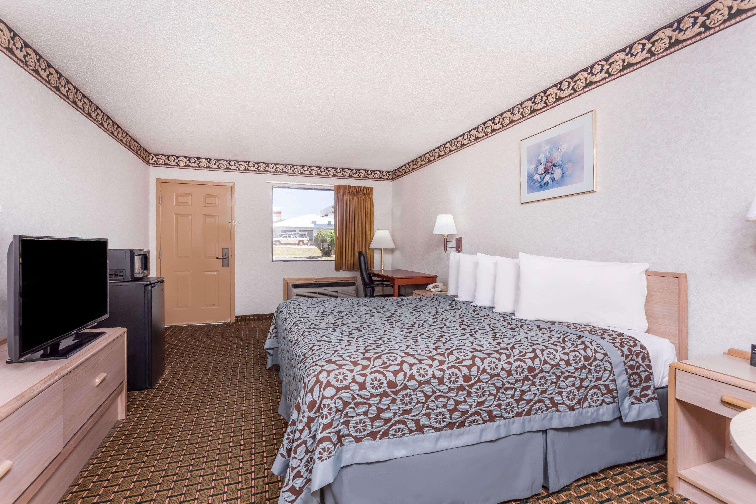Days Inn By Wyndham Byron Exterior foto