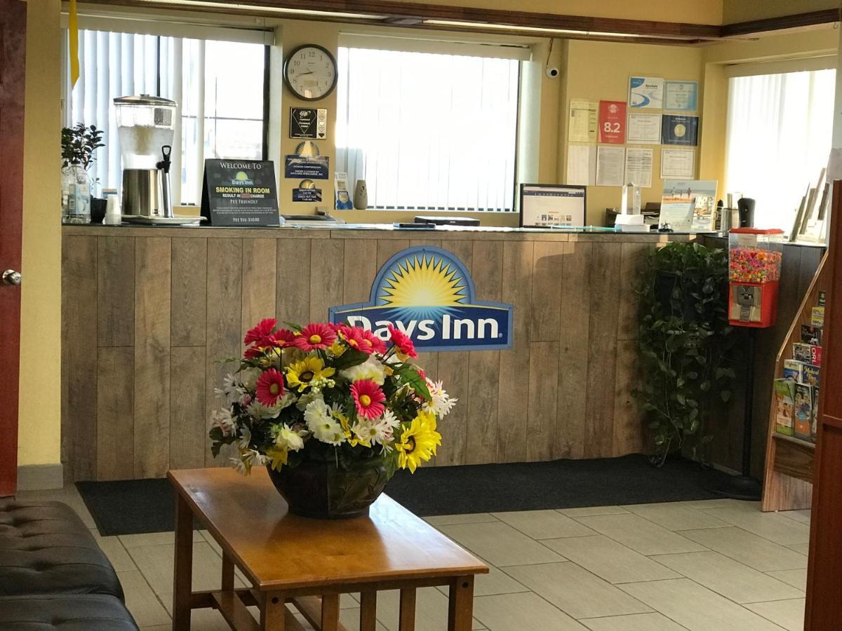 Days Inn By Wyndham Byron Exterior foto